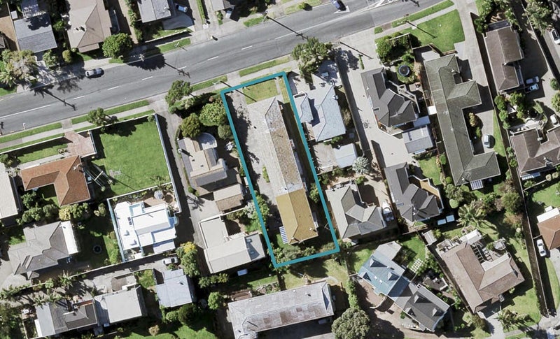 2/32 Eastern Beach Road, Eastern Beach, Auckland - Carousel 1