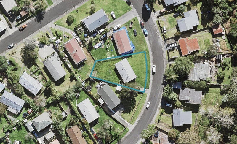32 Taurus Crescent, Beach Haven, Auckland - Carousel 1