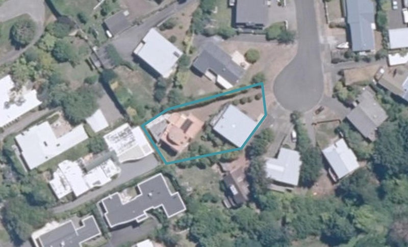 2/4 Mccauley Grove, Hilltop, Taupō - Carousel 1