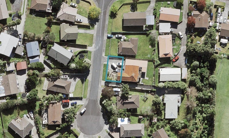 6 Landsdale Place, Massey, Auckland - Carousel 1