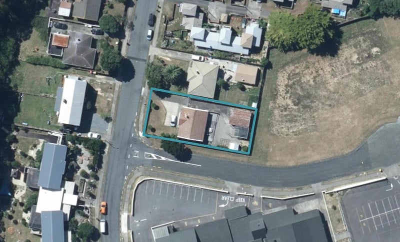 16 Waihemo Street, Waitangirua, Porirua - Carousel 1
