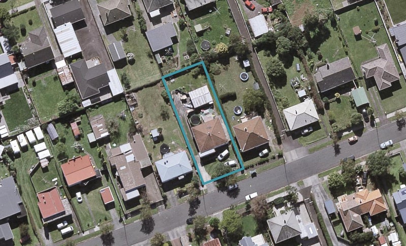 15 Cornwall Street, Brooklands, New Plymouth - Carousel 1