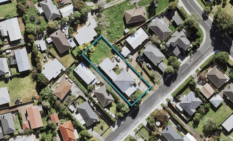 10 Brookfield Road, Te Atatu Peninsula, Auckland - Carousel 1