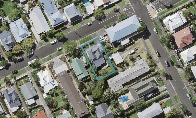 1 Patuone Avenue, Devonport, Auckland - Carousel 1