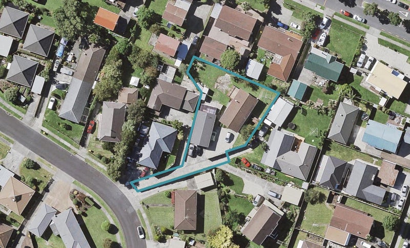 12 Tomintoul Place, Highland Park, Auckland - Carousel 1