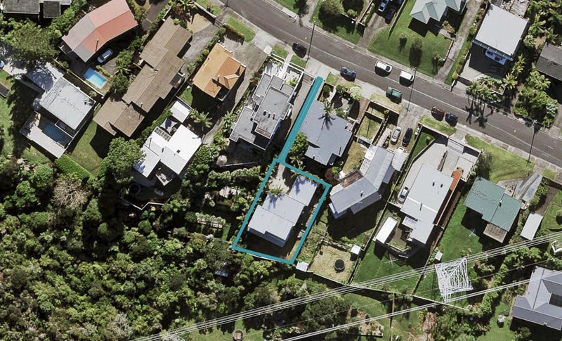 13 Hoskins Avenue, Hillsborough, Auckland - Carousel 1