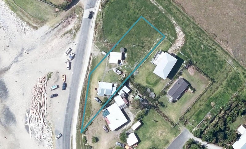 205 Newcastle Street, Māhia - Carousel 1