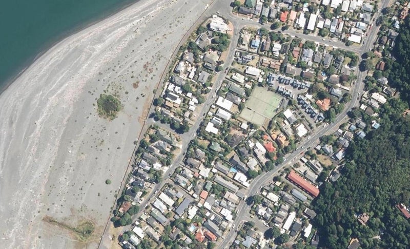 21 Pukatea Street, Eastbourne, Lower Hutt - Carousel 1