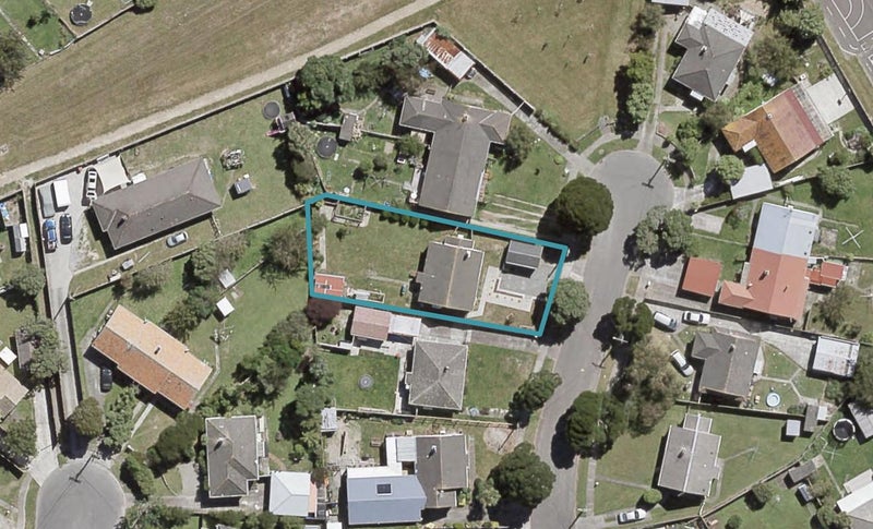 4 Sellers Grove, Taita, Lower Hutt - Carousel 1