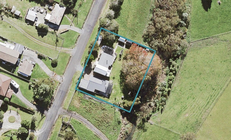 16 Anzac Valley Road, Waitakere, Auckland - Carousel 1