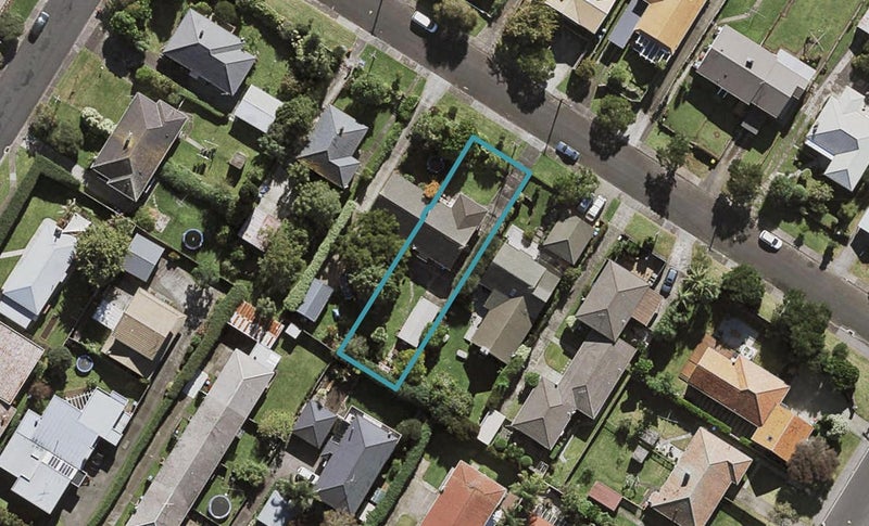 31 Kowhatu Road, One Tree Hill, Auckland - Carousel 1