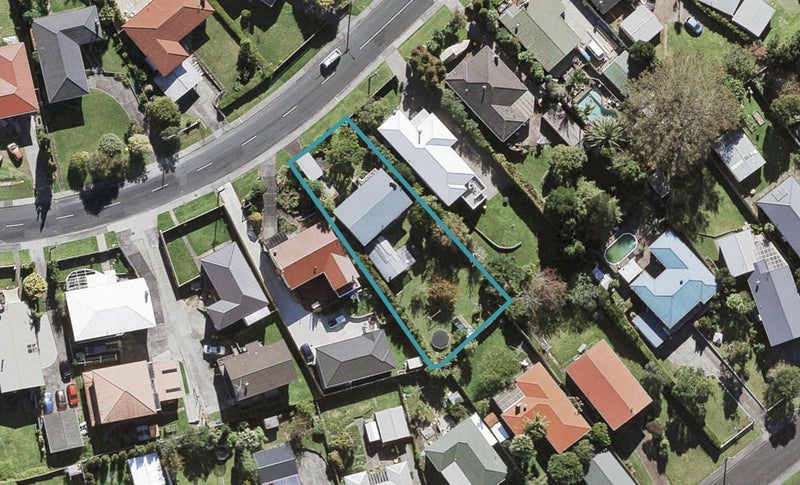 19 Tiroroa Avenue, Te Atatu South, Auckland - Carousel 1