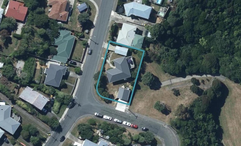 1 Makora Grove, Paremata, Porirua - Carousel 1