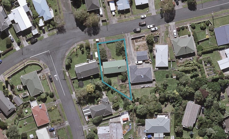 11 Kenmore Street, Westown, New Plymouth - Carousel 1