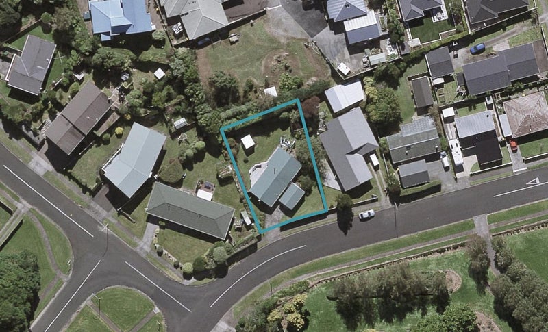 8 Tiverton Crescent, Whalers Gate, New Plymouth - Carousel 1
