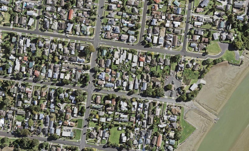 6 Hazards Road, Weymouth, Auckland - Carousel 1