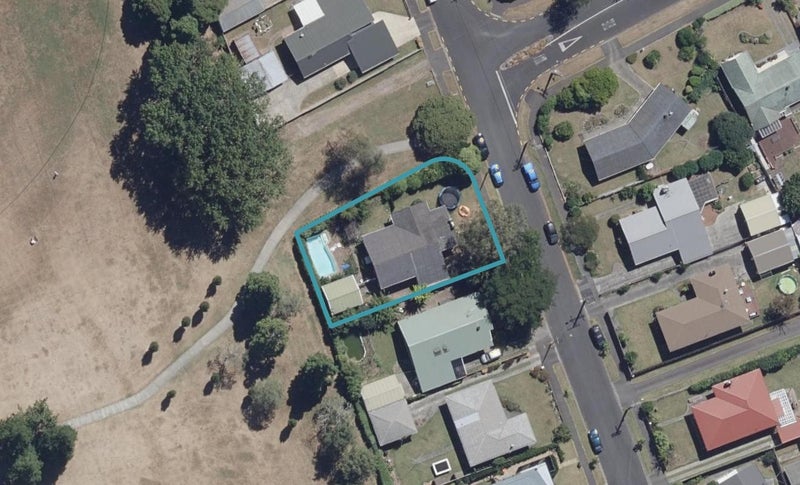 35 Regent Street, Silverdale, Hamilton - Carousel 1
