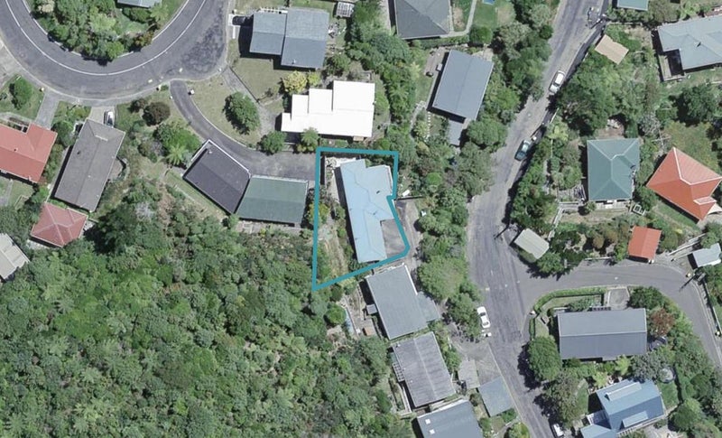 28 St Albans Avenue, Karori, Wellington - Carousel 1