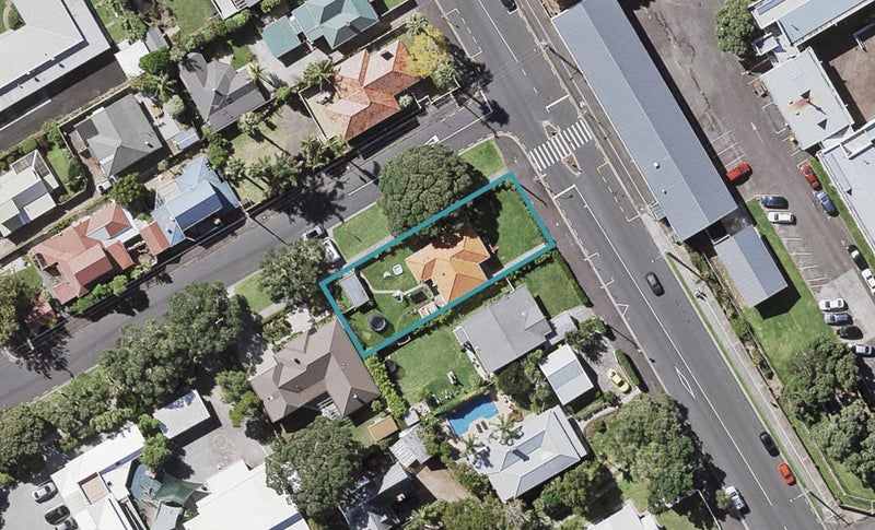 147 Vauxhall Road, Narrow Neck, Auckland - Carousel 1