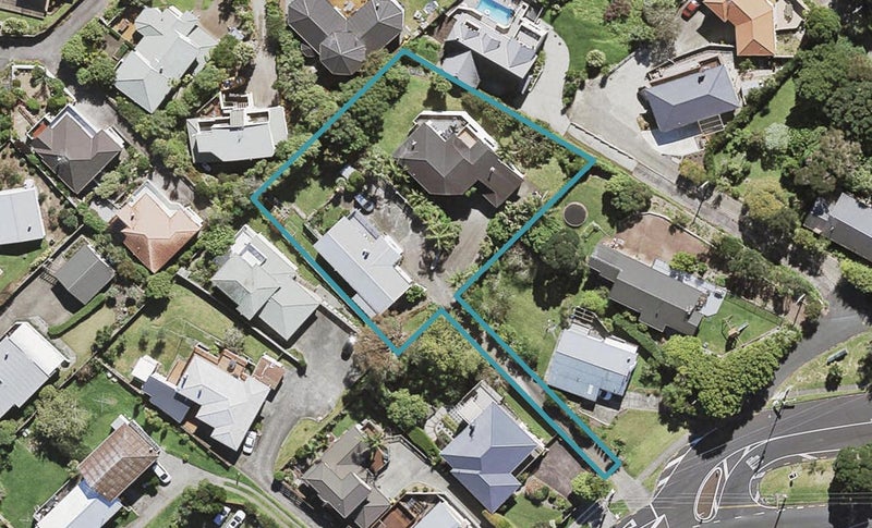 2/16 Coronation Road, Glenfield, Auckland - Carousel 1