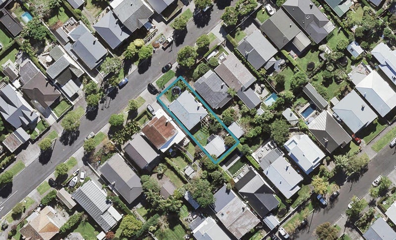 9 Cumberland Avenue, Westmere, Auckland - Carousel 1