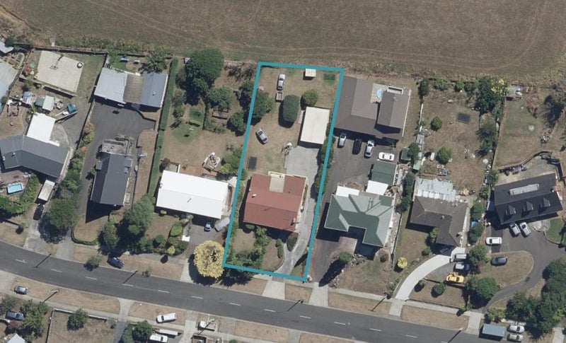 15 McKay Drive, Temple View, Hamilton - Carousel 1