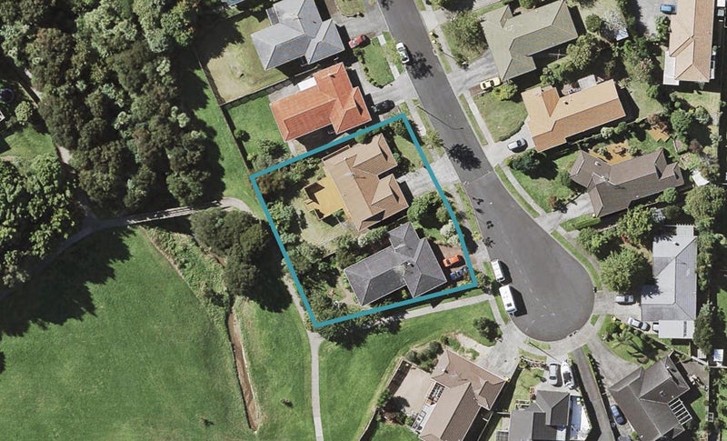1/37 Pinewood Grove, Botany Downs, Auckland - Carousel 1