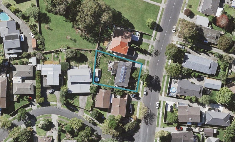 11 Mirrabooka Avenue, Botany Downs, Auckland - Carousel 1