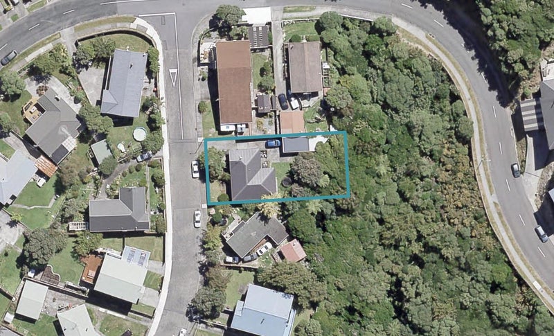 2 Clematis Grove, Maungaraki, Lower Hutt - Carousel 1