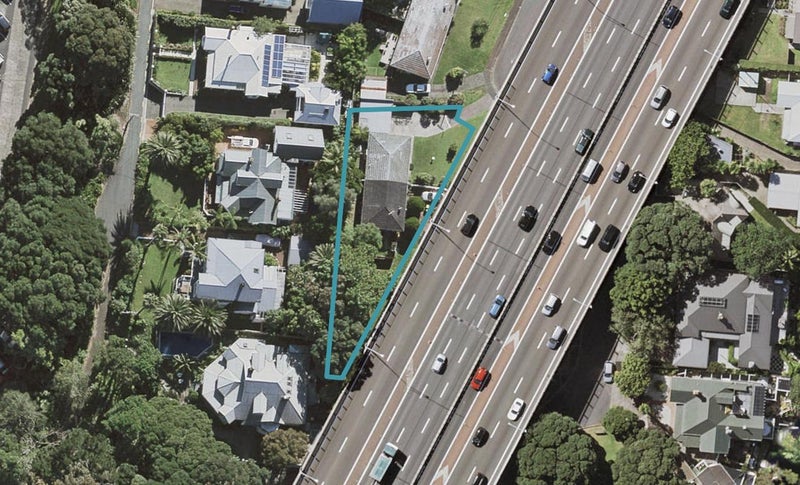 1/6 Princes Street, Northcote Point, Auckland - Carousel 1