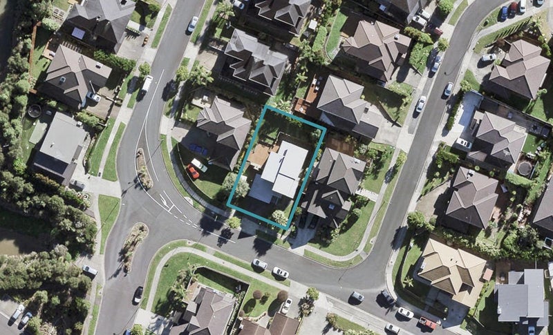 4 Catlins Place, Fairview Heights, Auckland - Carousel 1