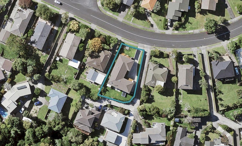29 Advene Road, Cockle Bay, Auckland - Carousel 1