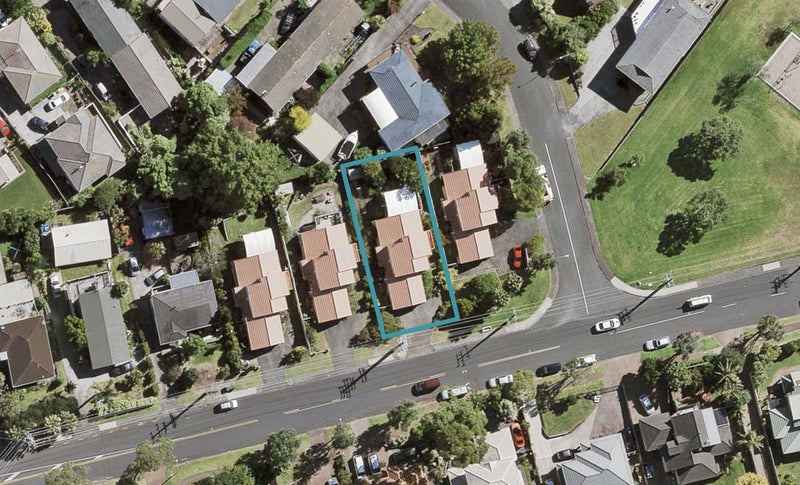 122 Awaroa Road, Sunnyvale, Auckland - Carousel 1