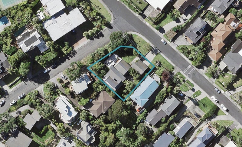 84 Seaview Road, Castor Bay, Auckland - Carousel 1