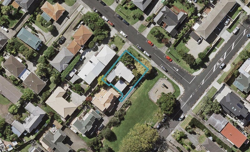 4 Belmont Terrace, Milford, Auckland - Carousel 1