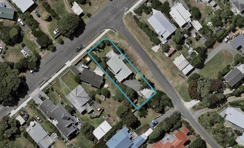 16 Tutere Street, Waikanae Beach, Waikanae - Carousel 1