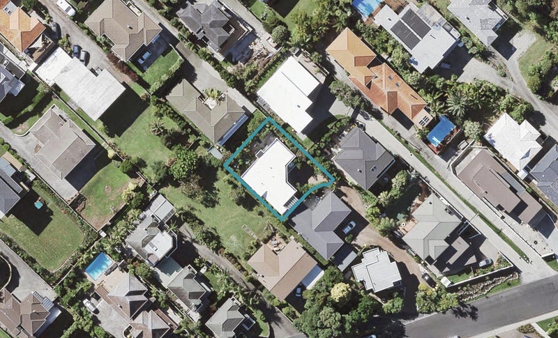 1/17 Commodore Parry Road, Castor Bay, Auckland - Carousel 1