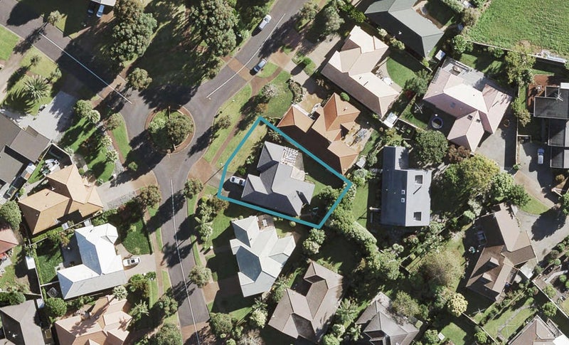 3 Connemara Court, West Harbour, Auckland - Carousel 1