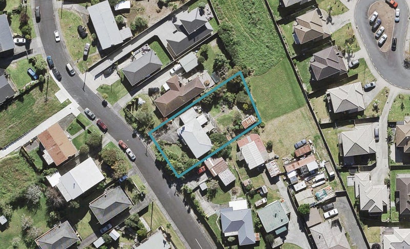 1 Sheehan Road, Te Atatu South, Auckland - Carousel 1