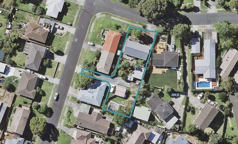 3 La Perouse Street, Botany Downs, Auckland - Carousel 1