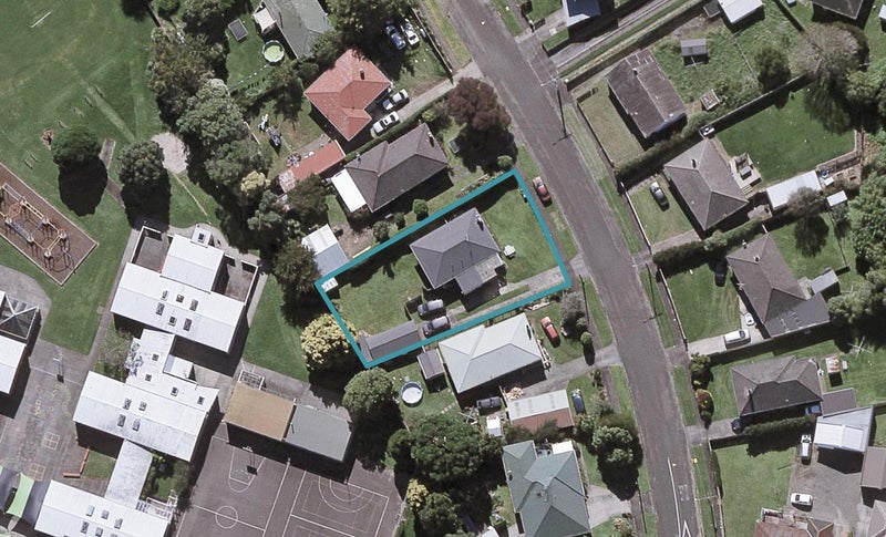 20 Miro ST, Merrilands, New Plymouth - Carousel 1