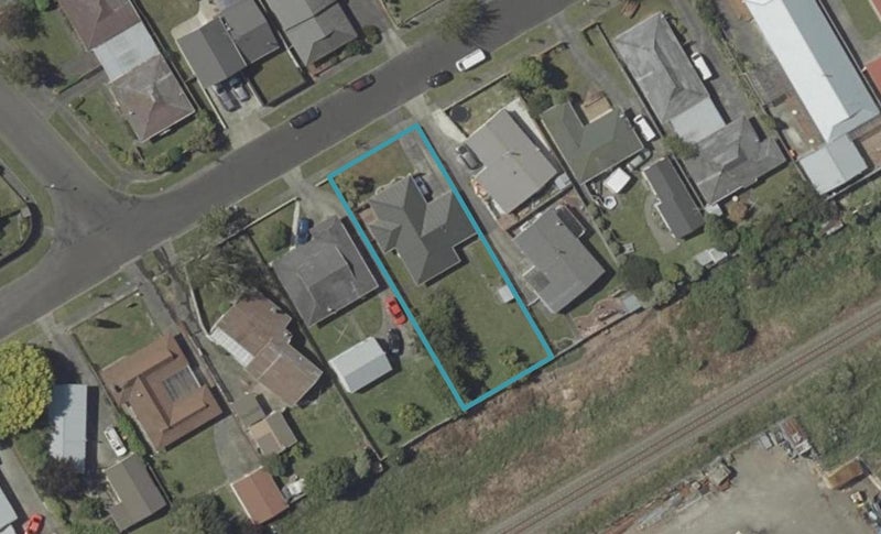 18 Geraldine Crescent, Cloverlea, Palmerston North - Carousel 1