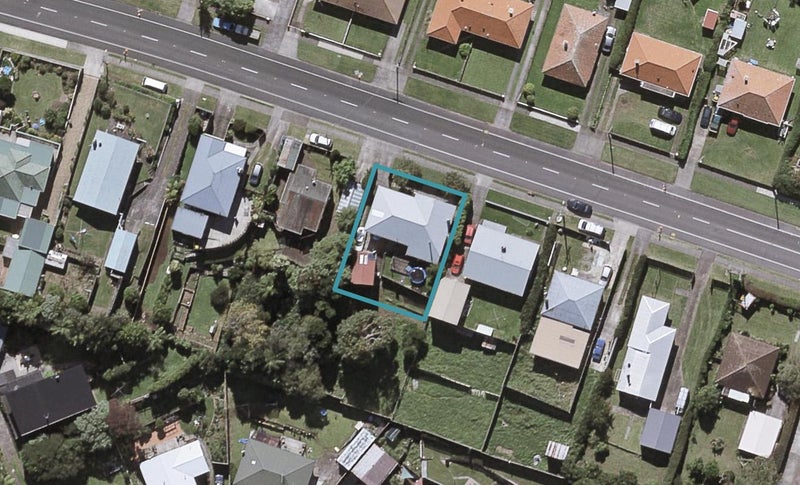 73 Omata Road, Marfell, New Plymouth - Carousel 1