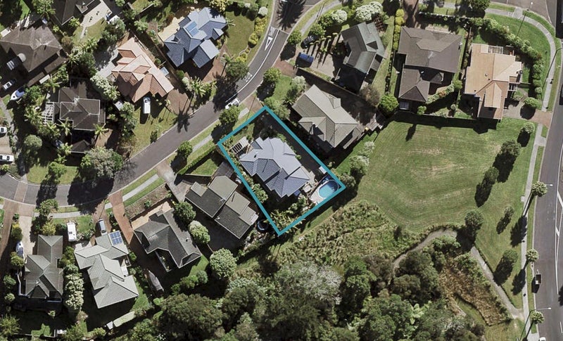 6 Cayman Place, Unsworth Heights, Auckland - Carousel 1