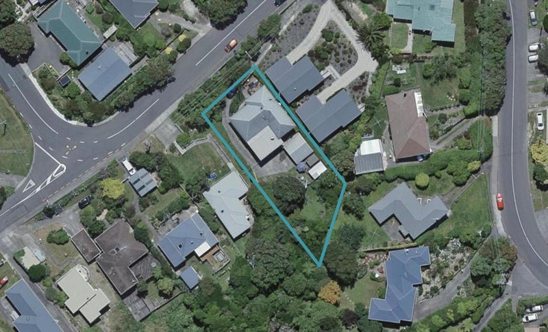 25 Hampton Hill Road, Tawa, Wellington - Carousel 1
