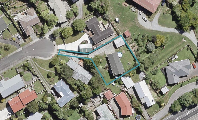 8 Dawn Grove, Brown Owl, Upper Hutt - Carousel 1