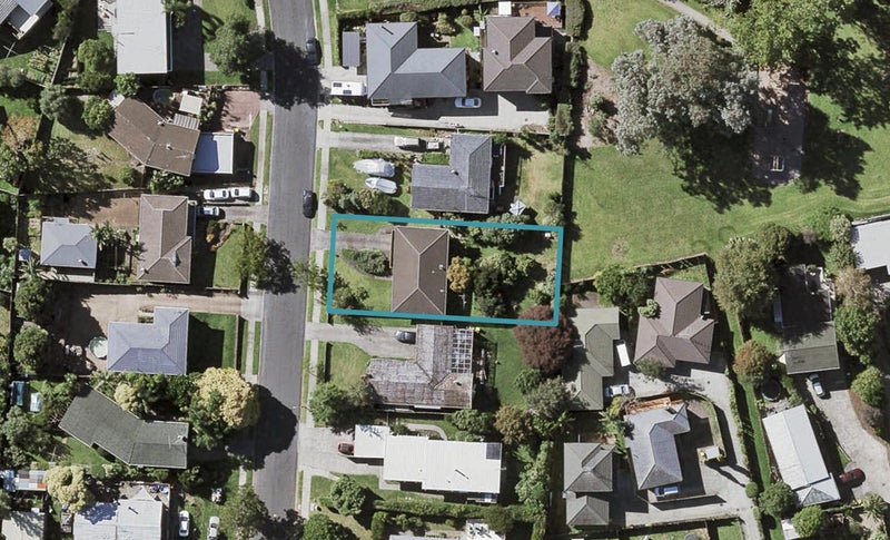 11 Megan Avenue, Pakuranga Heights, Auckland - Carousel 1