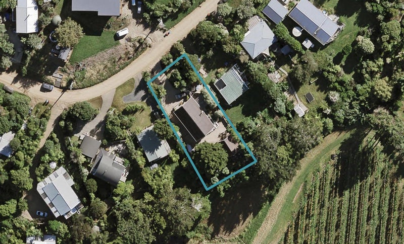 7 Te Makiri Road, Onetangi, Waiheke Island - Carousel 1