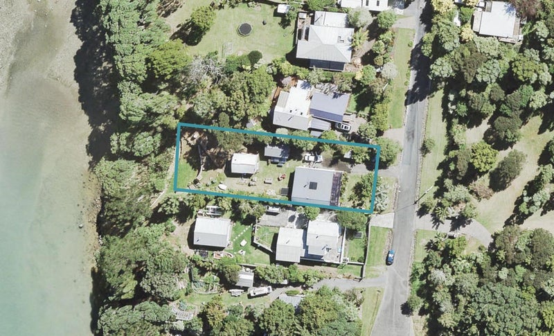 99 Kauri Point Road, Laingholm, Auckland - Carousel 1