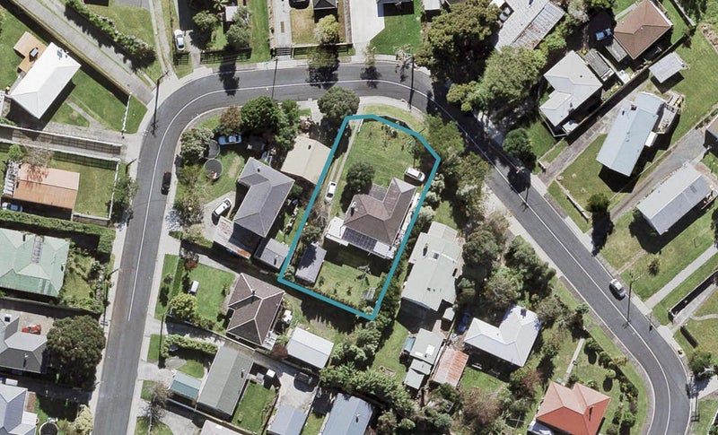 49 Cobham Crescent, Kelston, Auckland - Carousel 1